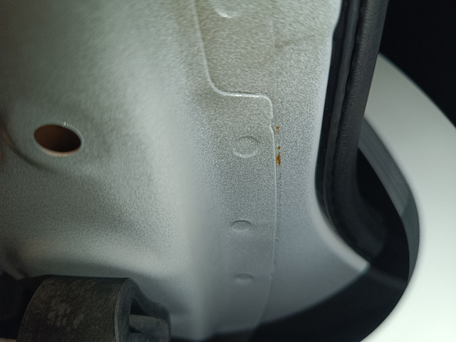 生锈面积扩大
无意间发现后备箱顶生锈了 这是合资车的品质吗 真是一分钱一分货啊 