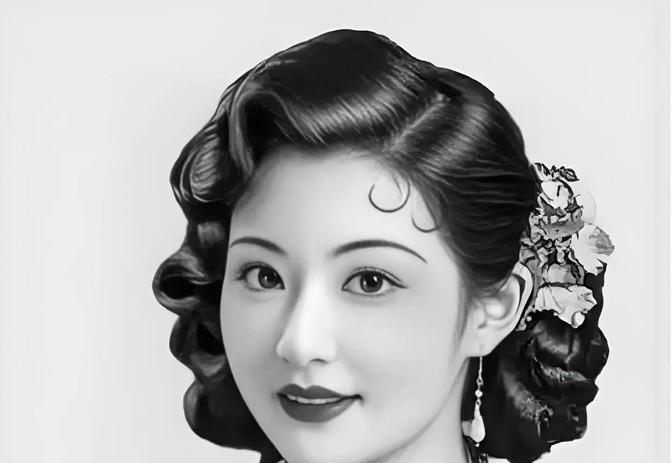 1939年，马尼拉，一场非常低调的婚礼掀起了轩然大波。40岁的白兰花嫁给了比她小