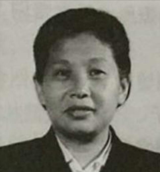 1939年，女战士徐敏准备去如厕，突然被一壮汉抱到了床榻上，对方捂住了她的嘴巴，