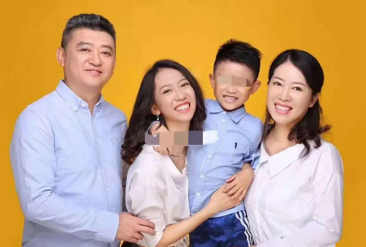 一觉醒来，
蒋雨融的妈妈气得心都痛了！
不是因为女儿上了哈佛不认自己，而是
自己