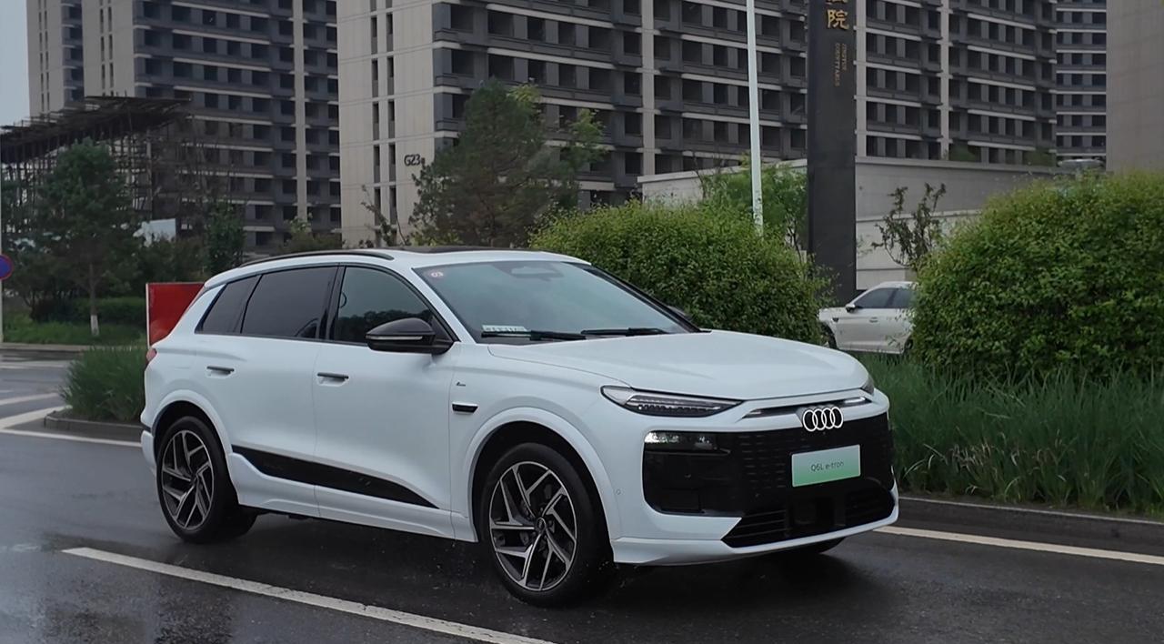 抢先试驾奥迪 Q6L e-tron！这华为加入后，它还能保持奥迪味儿不？咱一起来