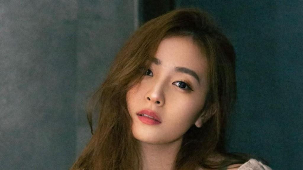 33岁香港女星李蕴10年婚姻亮红灯？回港向闺蜜倾诉，暂住娘家公屋而非广州豪宅