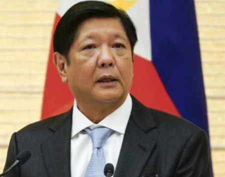 最近，小马科斯又遇到大麻烦了。国际刑事法院宣布暂时不对杜特尔特进行庭审。

这对