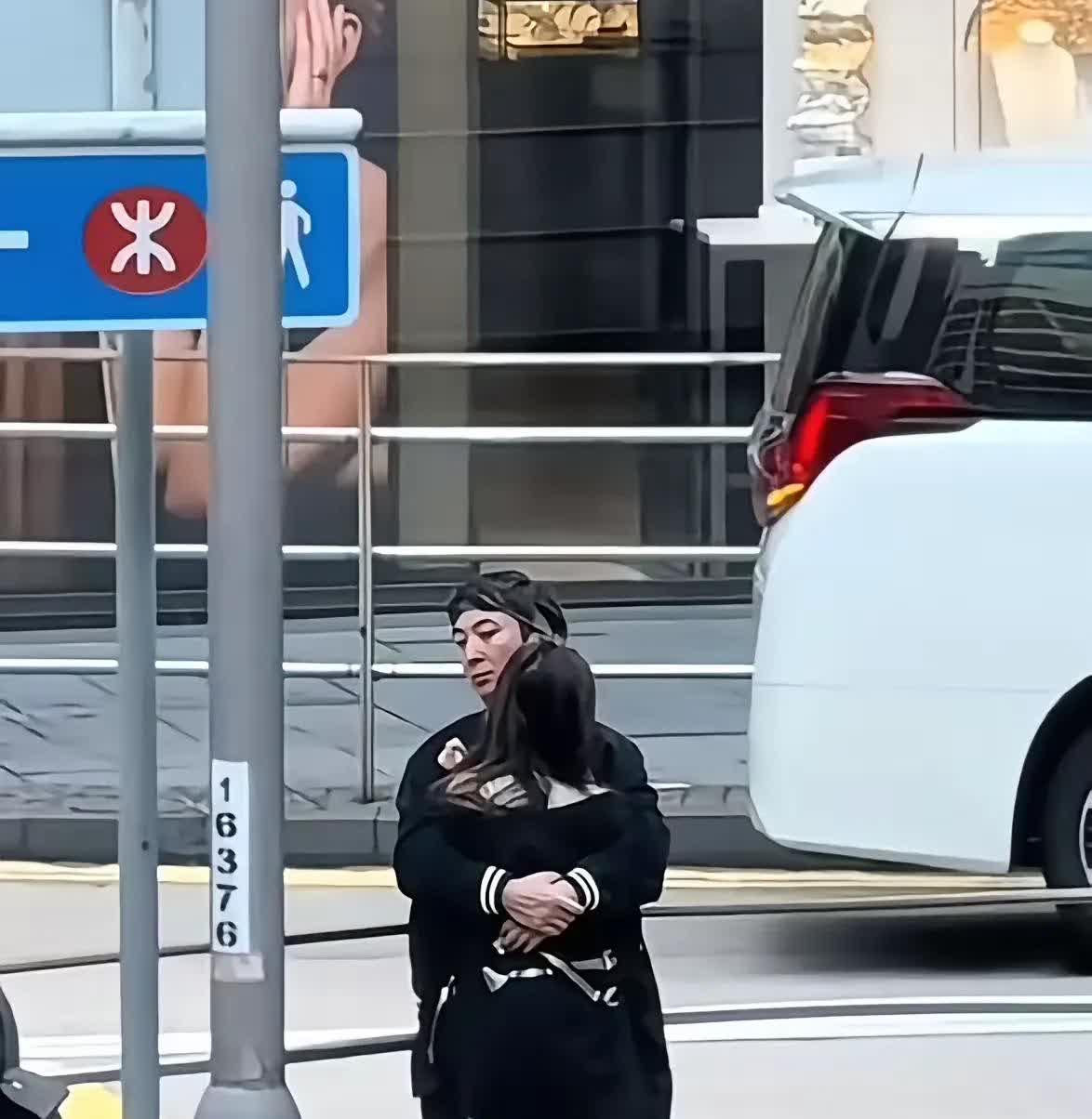 王思聪真是个迷
越来越看不懂他了
不是怼网友，也不是家产出问题，而是他的感情