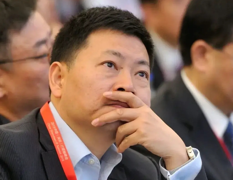余承东称问界M7将完全超越丰田埃尔法，表现在车身材料升级。

他指出，新款问界M