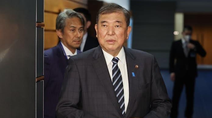 日本向美国低头
说好的收购美国钢铁，最终变成了投资，日本再次向美国低头，让无数民