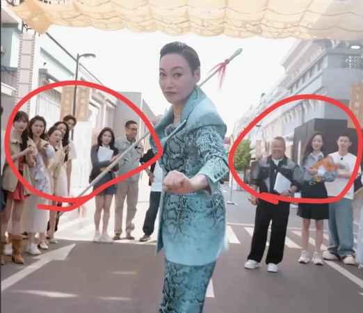 京东选惠英红做代言人太有眼光

都说她是贫民窟里走出来的巨星

节目里她露了一手