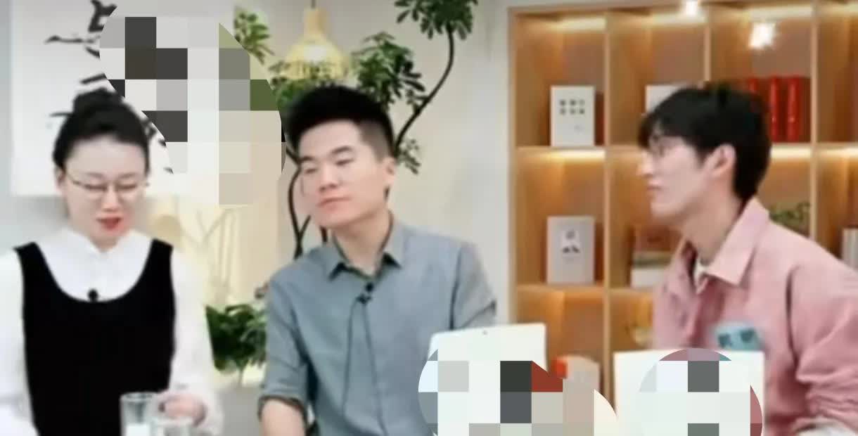 董宇辉给在西安的弟弟买车买房，然后他在直播中说:经过我的努力，我弟终于过上了我想