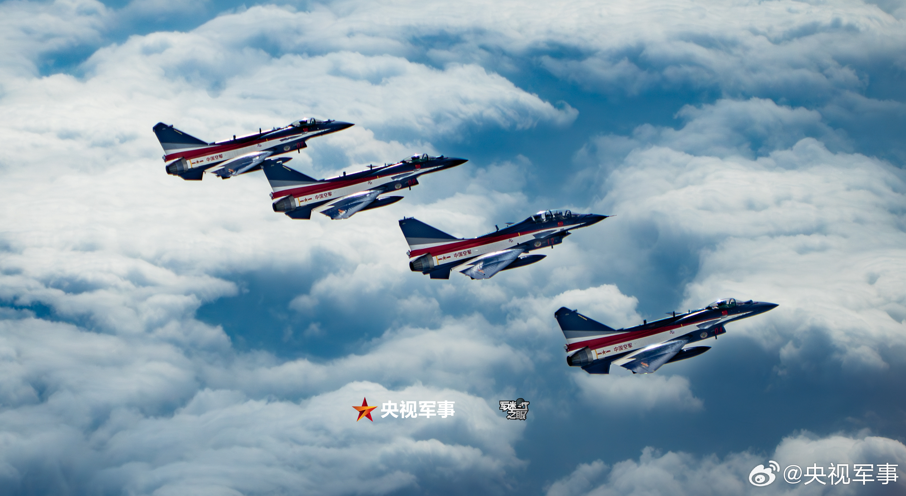 时隔10年后，八一飞行表演队再赴泰国表演。7架歼-10在运-20空中加油后，一站