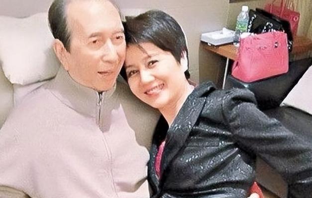 1986年，65岁的何鸿燊对26岁的梁安琪说“只要你愿意做我的四太太，我每个月给