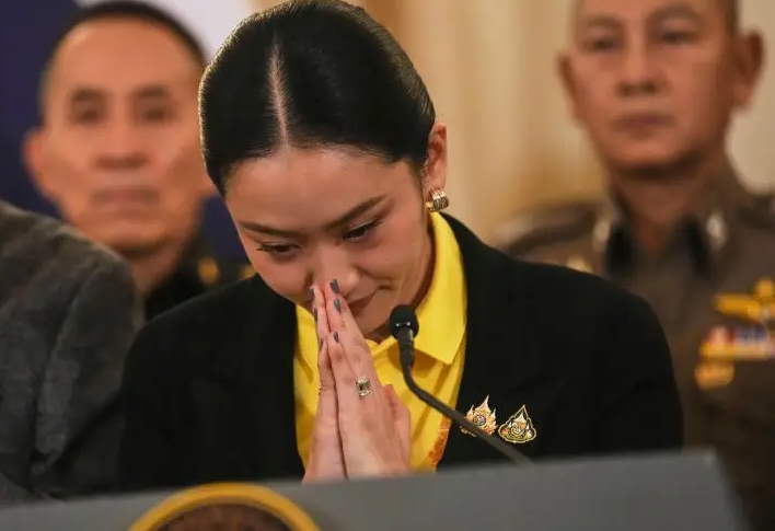 泰国亮停火底牌：柬军先停手！​​  ​洪森沉默，洪马奈承诺能作数吗？