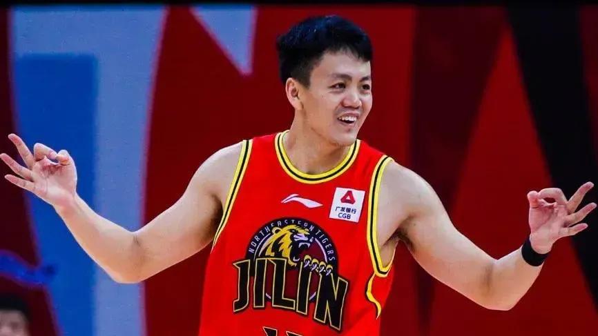 听闻辽宁男篮通过与吉林的交易得到了姜宇星的优先续约权，同时把赵率舟送到了吉林，刘