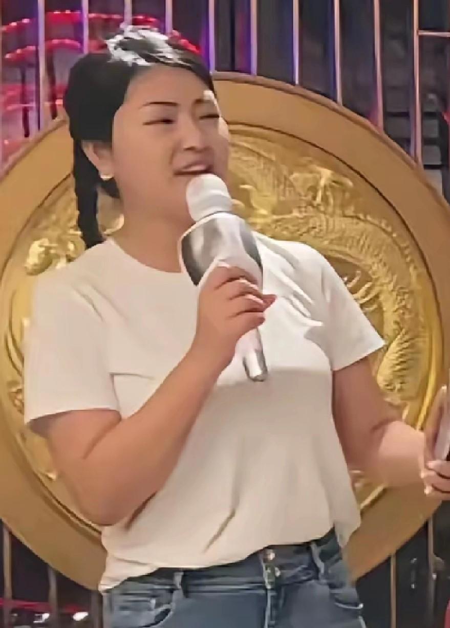 罗姣唱过几年歌，况且唱的大多数歌都是翻唱的，咋就被一些人称为