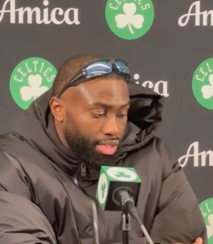 今日NBA常规赛，凯尔特人125-117击败猛龙。
赛后凯尔特人球员杰伦-布朗接