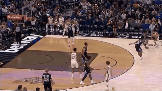 库里后撤步三分坚决出手再中，命中本场个人第5记三分
