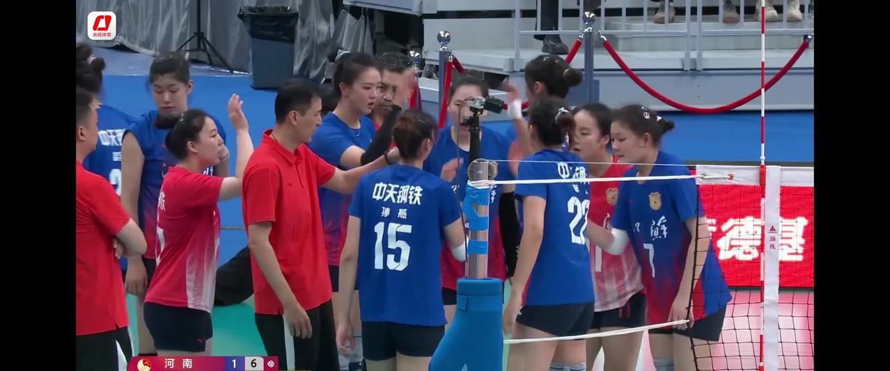 女排全锦赛下午1点同时进行两场比赛，江苏女排3-1(25-13 25-18 19