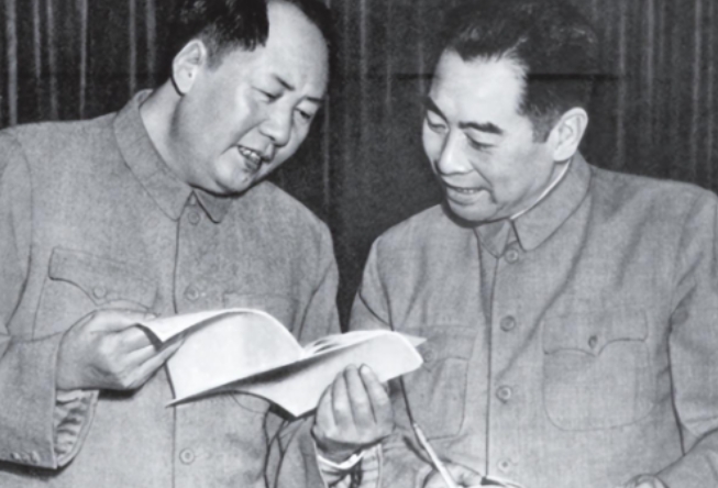 1975年，毛主席与周总理双双身患重病，主席问总理：江山要谁来守？


北京的清