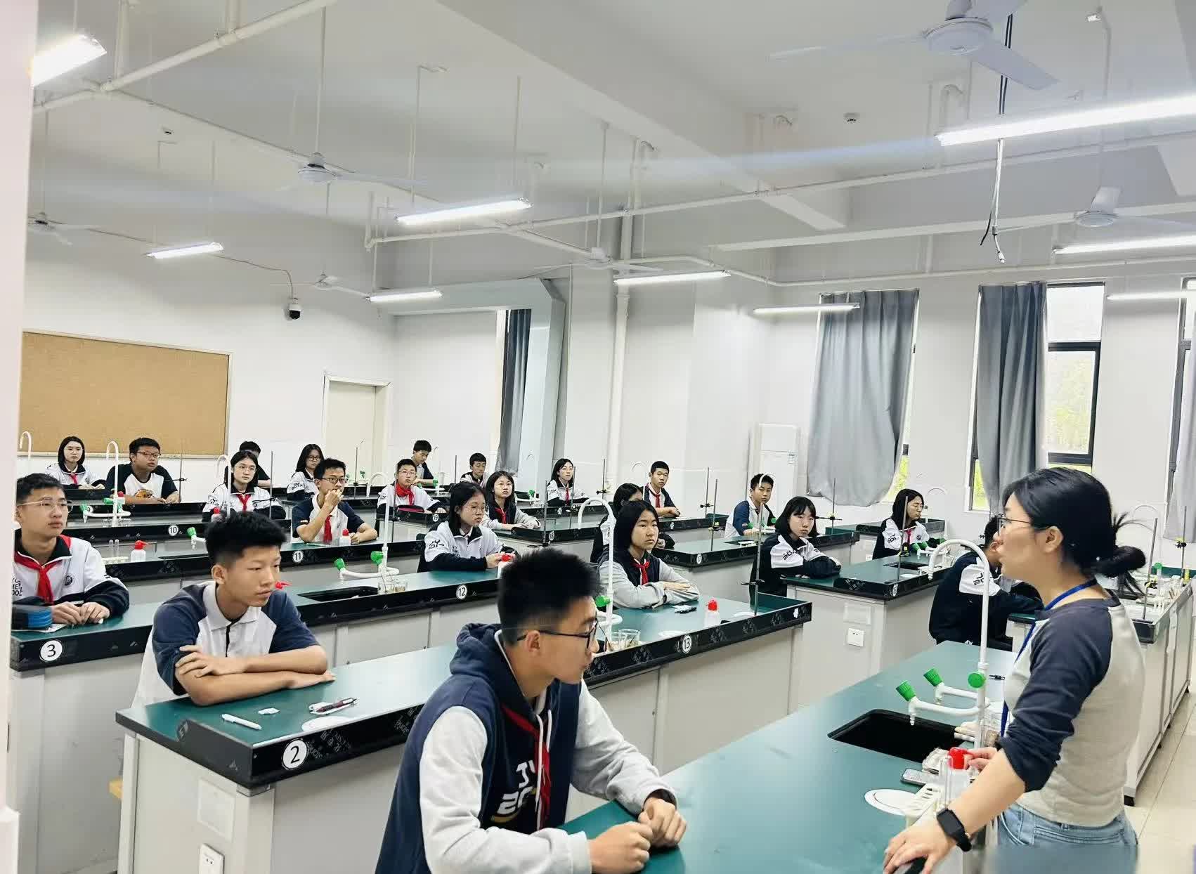 中考前稳住孩子心态，考前焦虑别慌！这5招帮孩子稳心态
 
       1.