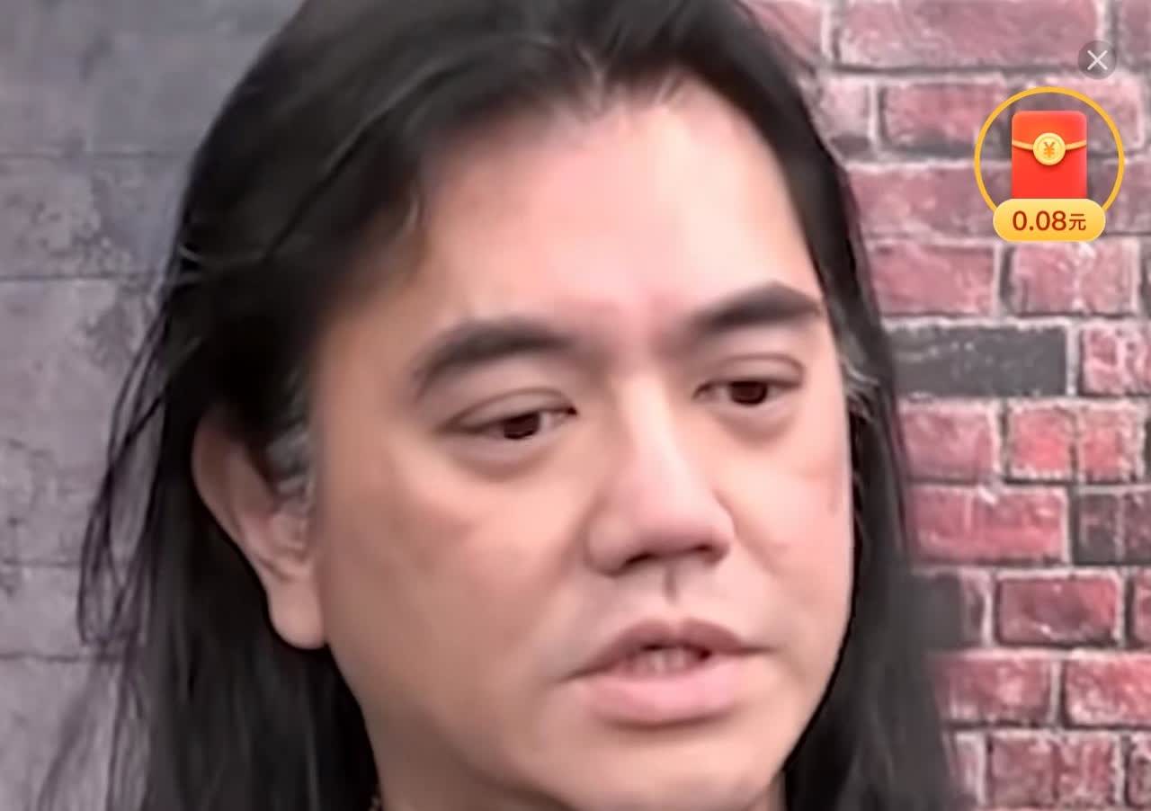 别看小s上半年请假没主持，依然被制作人B2哥报名了金钟奖啊！
这是因为制作人笃