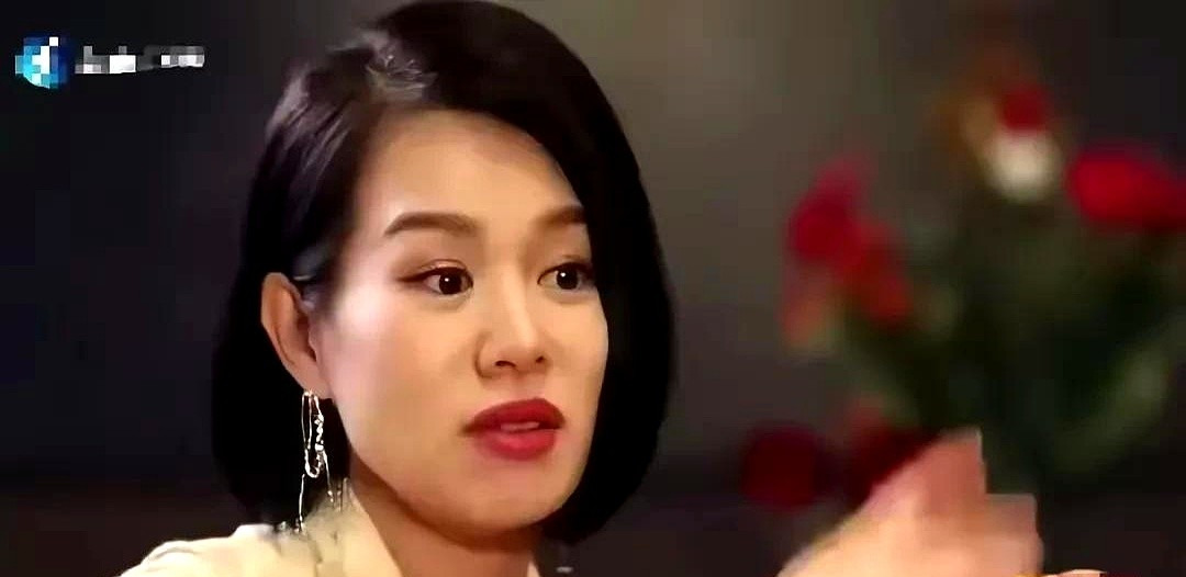 胡杏儿原生家庭和婚姻











我的天，胡杏儿小时候的经历也太让人心