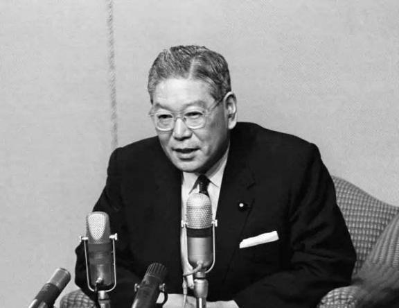 1963年的某一天，蒋介石接到一封十万火急的电报，电报里表示，中国大陆的翻译员周
