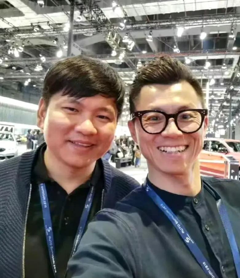 当年陈震是韩路的下属，他们都在汽车之家上班，那时候他俩亲密无间，一起逛车展，一起