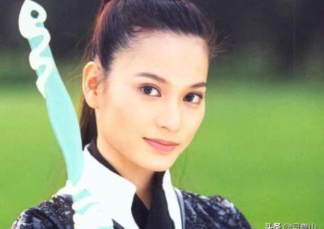 1998年，24岁的吴京与27岁的樊亦敏相识，他倾心于她，并表达了求婚的意愿。樊