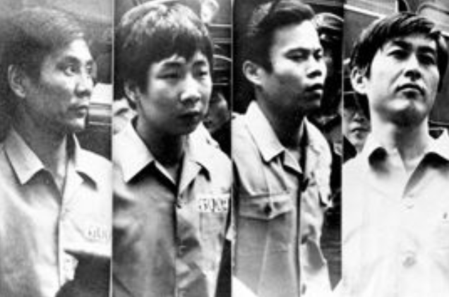 1983年，包含沈阳军区参谋长女儿在内的6名劫匪枪击了两人后，用手枪对准了中国民