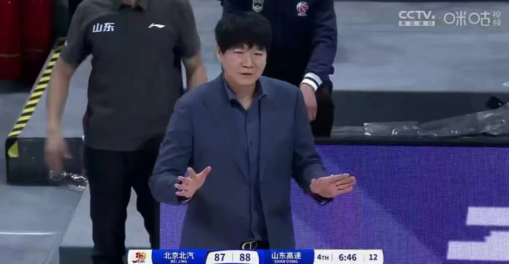 看完昨晚的山东客场94:103憾负北京的比赛，不禁感慨：
一，山东高速男篮太实在