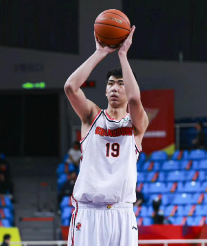 徐昕不去辽宁！

因为张镇麟去了上海，

徐昕不去北京！

因为广东不想吃下范子