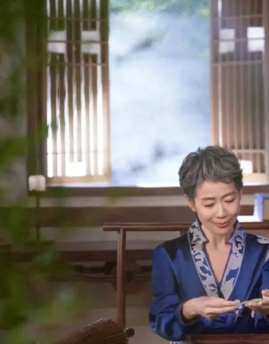 叶童赵雅芝同框引回忆杀，《新白娘子传奇》
7月11日，叶童在其个人社交媒体平台上