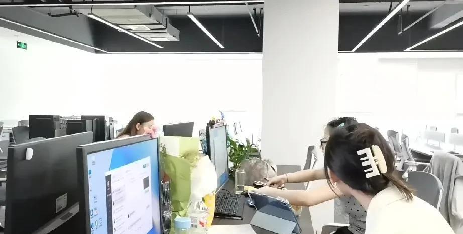 老婆89年的龙，在一家只有5个人的小公司苟了9个月之后，最终还是裸辞了[流泪]回