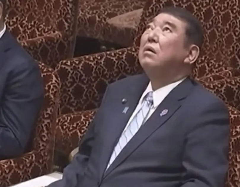 石破茂终于躺板板了，老美该高兴了，日本选了高市早苗这位号称日本第一位女首相，欧洲