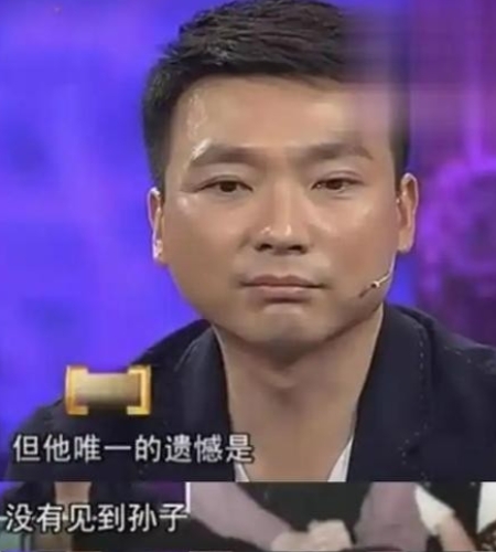 2000年结婚后，身为独子的康辉坚持当丁克。母亲哀求：“给我们生个孙子吧！”康辉