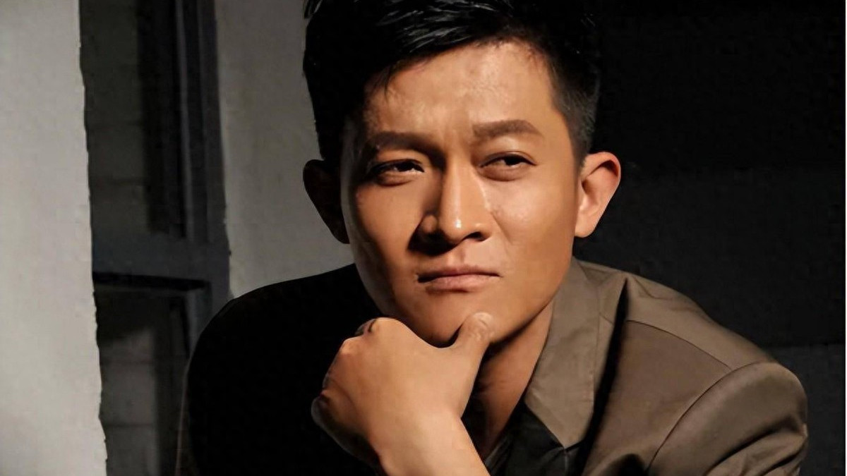 怪不得杨志刚能火这么久，看看妻子是谁就知道了，娶个贤妻旺三代