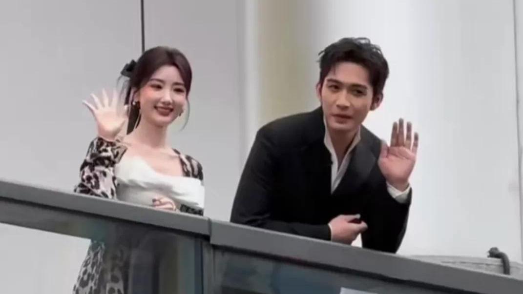 毛晓彤张彬彬合体亮相hi6 同框笔心狂撒狗粮 眼神交流简直甜到掉牙