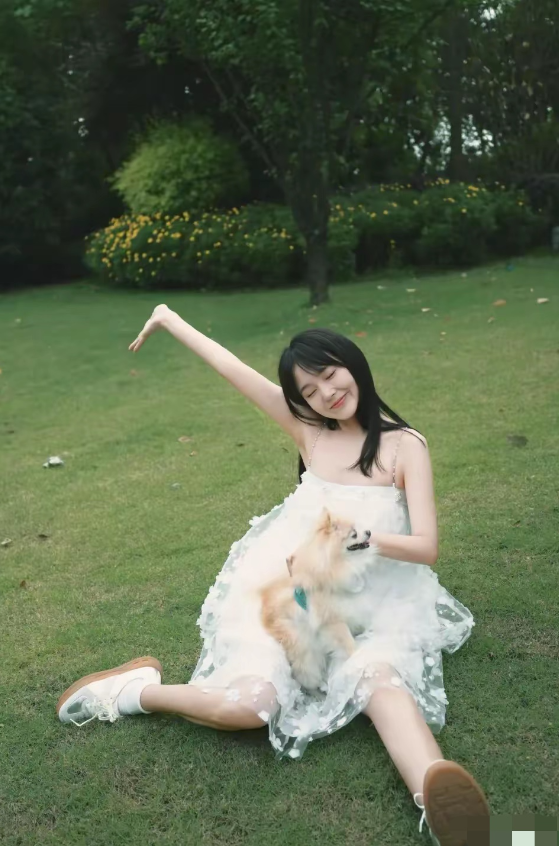 张佳宁，168cm，就是喜欢这张干净，清纯的脸！