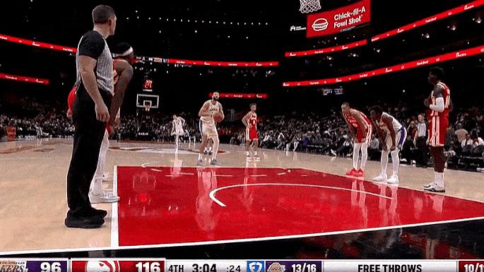 克勒贝尔造犯规两罚一中，拿下湖人生涯首分