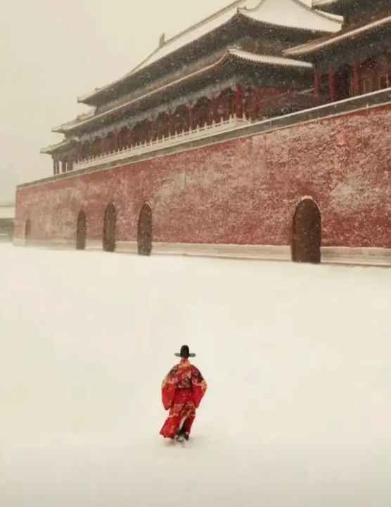 在看历史的时候，我会生出特别沉重的遗憾。例如对明朝的张居正。张居正可以说是呕心沥