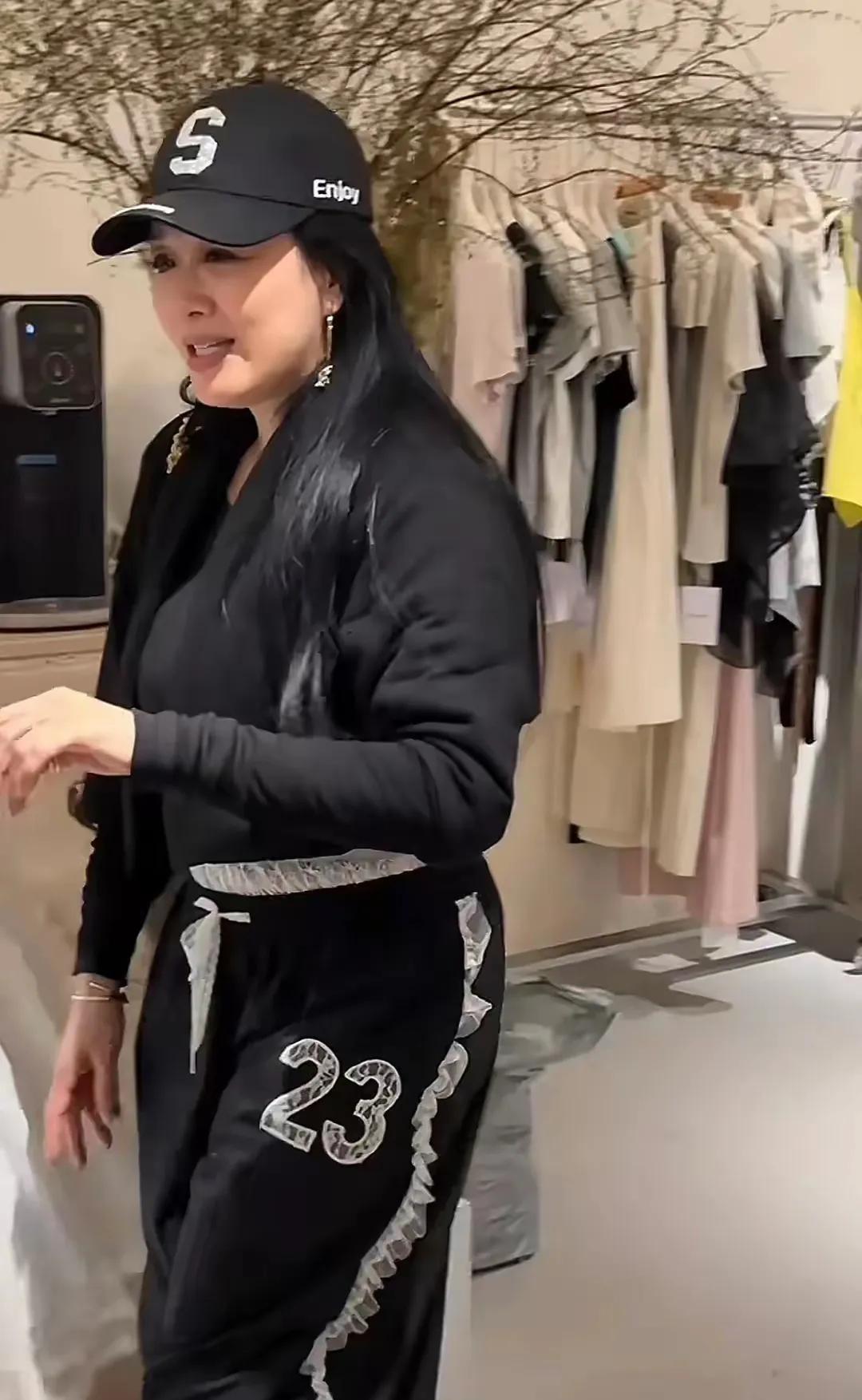 钟丽缇没有修图的真实现状，中年发福也正常，人到中年，体型有变，谁没有年轻漂亮过！