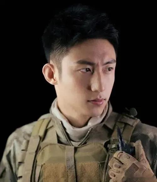 有哪几个演员戏路很窄？
1.黄景瑜，留给他的兵种不多了。
2.谭松韵，上不完的高