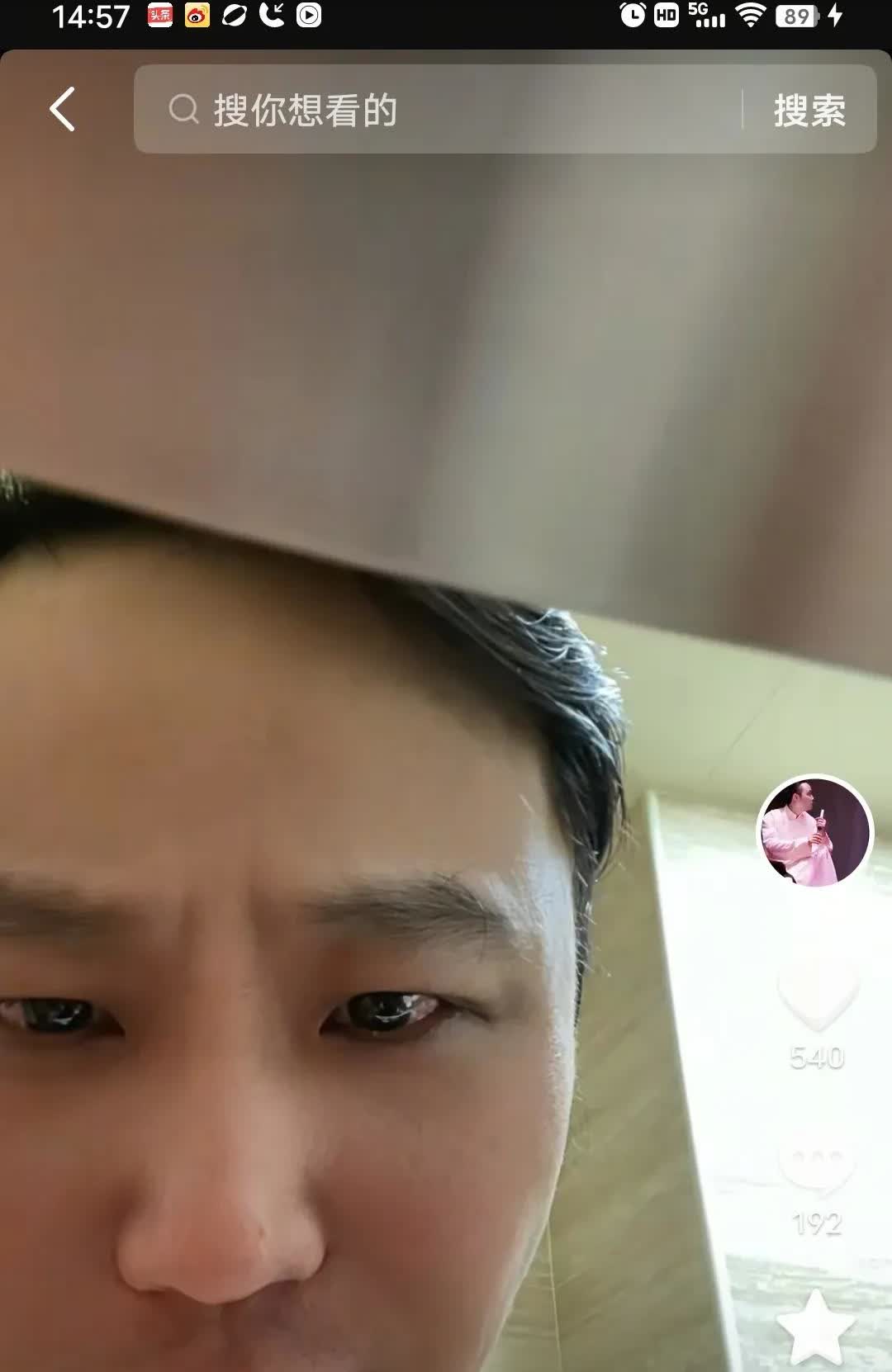 相声圈又疯一个，闫云达边炒菜边艾特“边卒”。

4月24日，闫云达边炒边说：