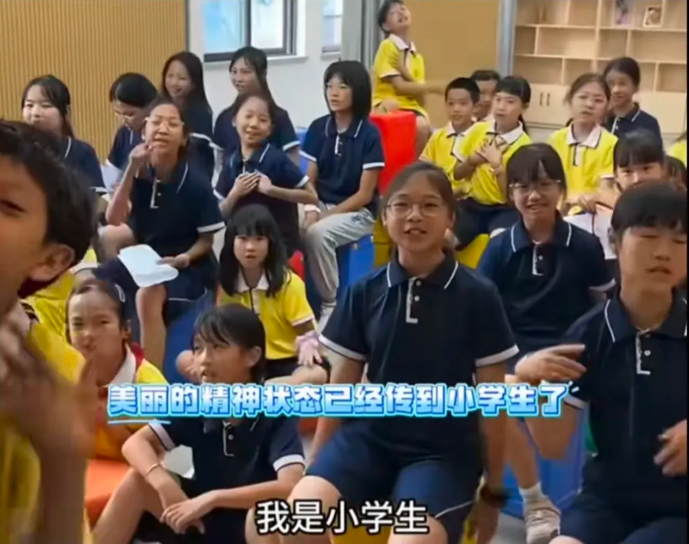 一群小学生在模仿单依纯的《李白》
我是小学生  今天想休息
区区三万天  试试又