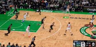 白底上线！怀特7记三分投懵尼克斯！
在今天NBA季后赛凯尔特人与尼克斯的第三节比