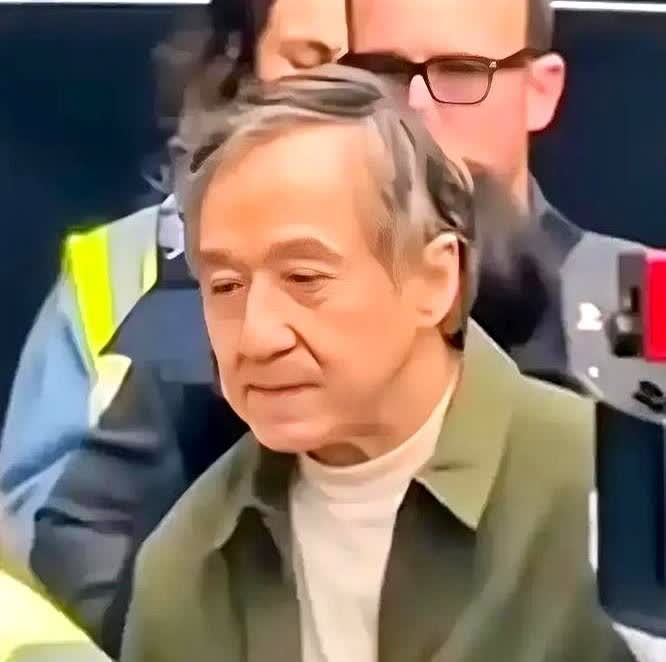 其实成龙不是不想认吴卓林，他只是在跟吴绮莉赌气，当初吴绮莉如果能够软一些，不那么