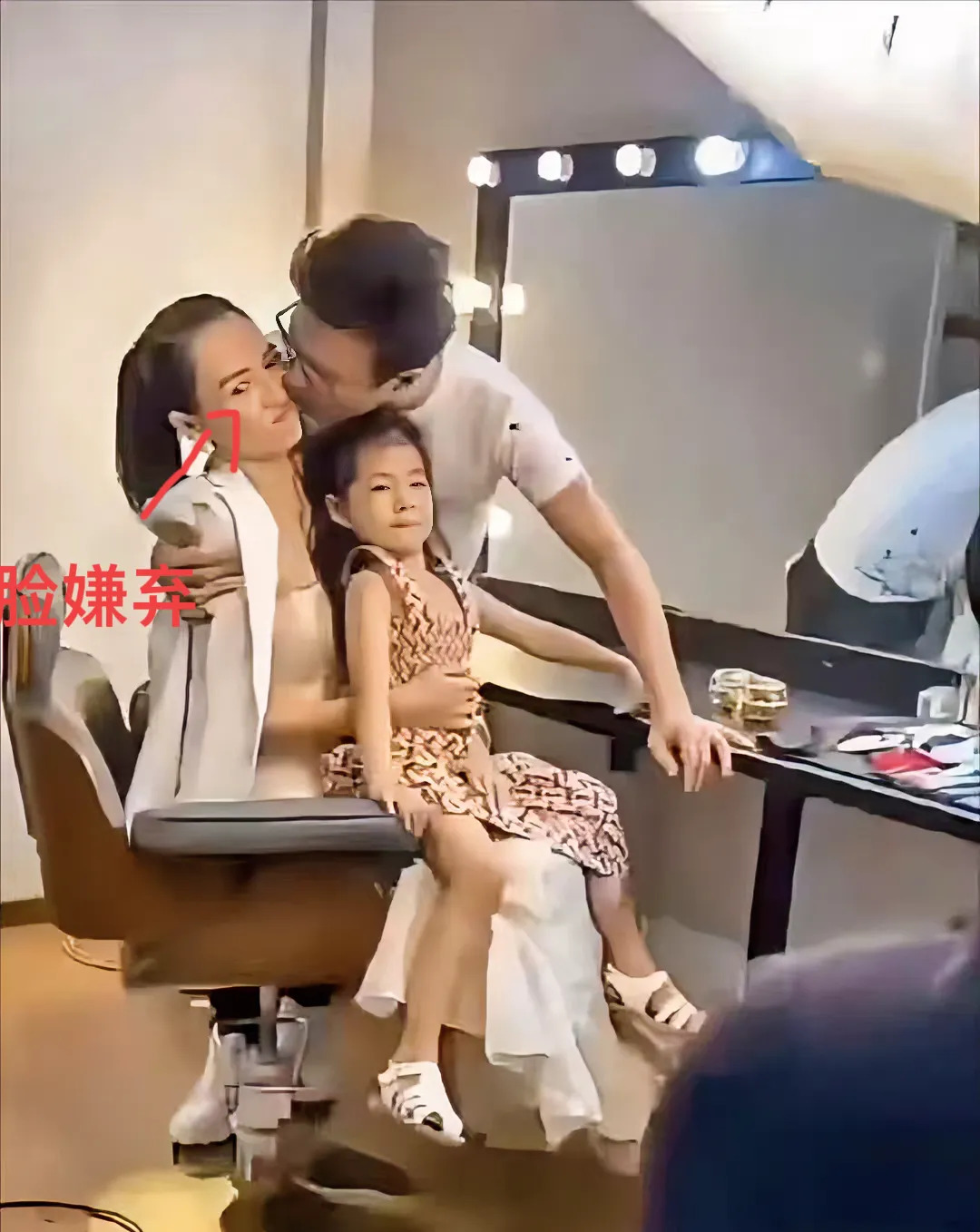 章子怡汪峰离婚迹象











天哪！章子怡和汪峰的婚姻难道真的要走到