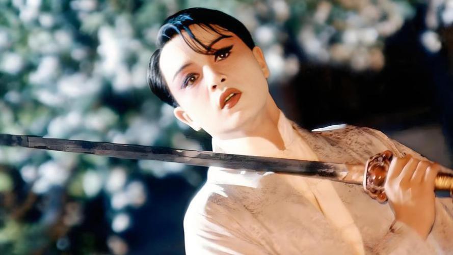 戏如人生，谁是谁的虞姬？——《霸王别姬》中的身份、爱欲与时代悲歌