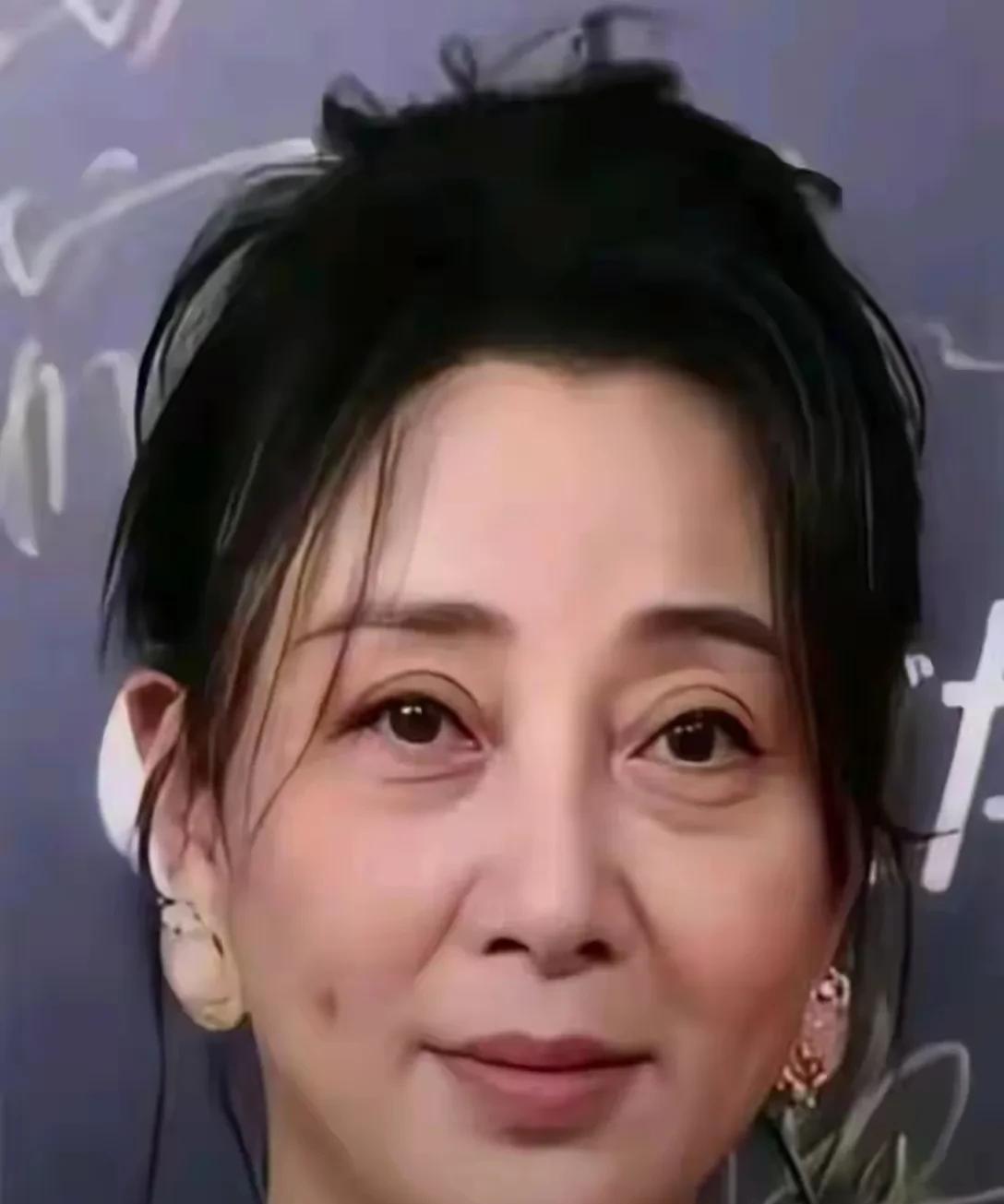 天呐，这是谁呀？老的都认不出来了，你认出是谁了吗？