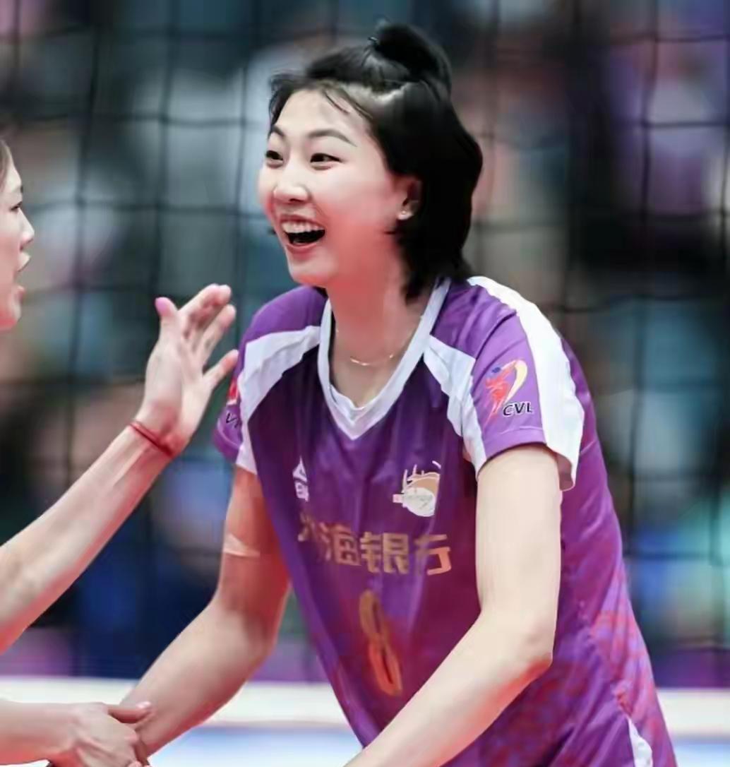 世俱杯亚军中国豪门天津女排3：1轻取土耳其加拉塔萨雷女排，喜迎土耳其拉练首胜。