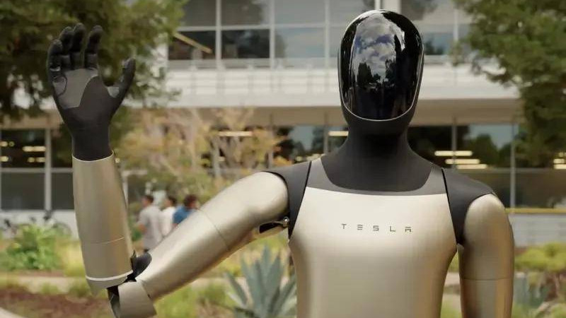 马斯克宣布：特斯拉Optimus发售日期定了！